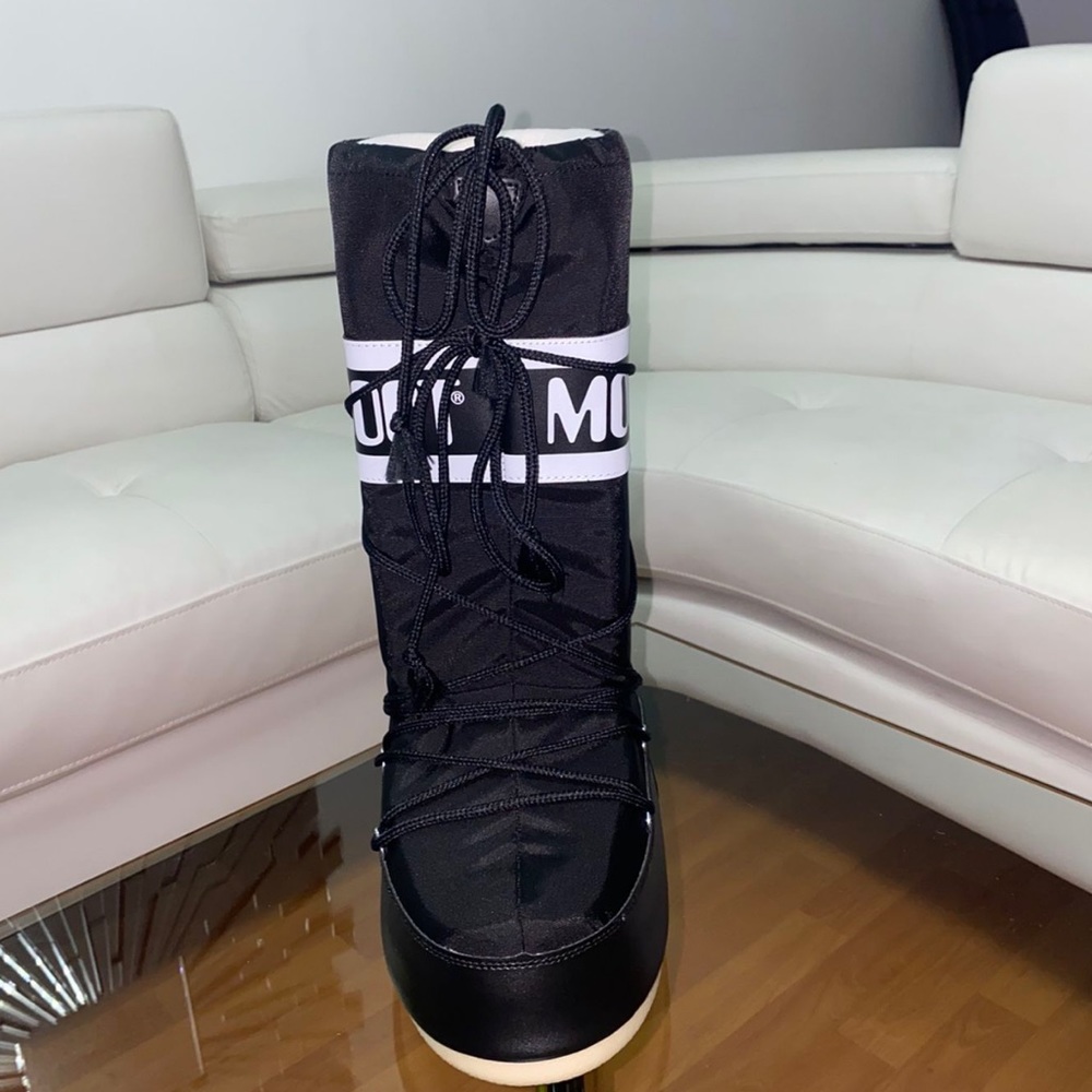 Moon boots